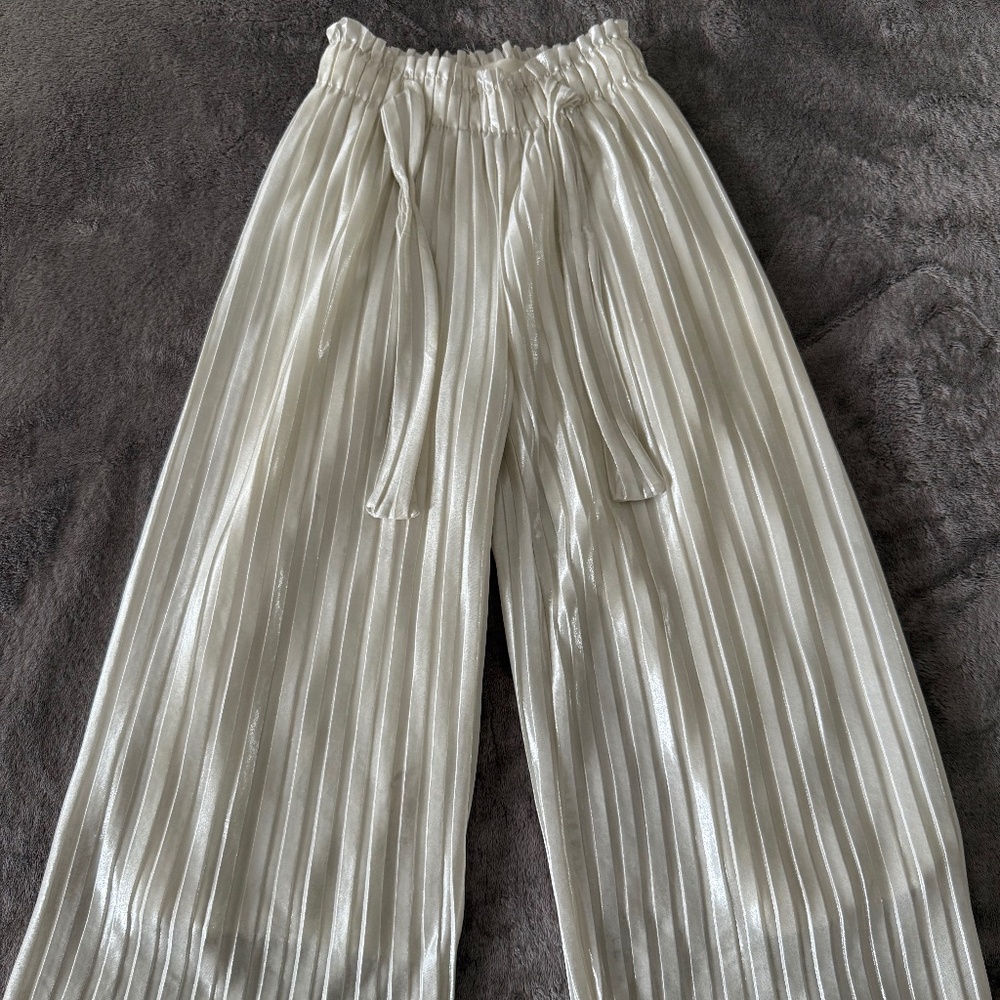 Girls metallic pleated pants